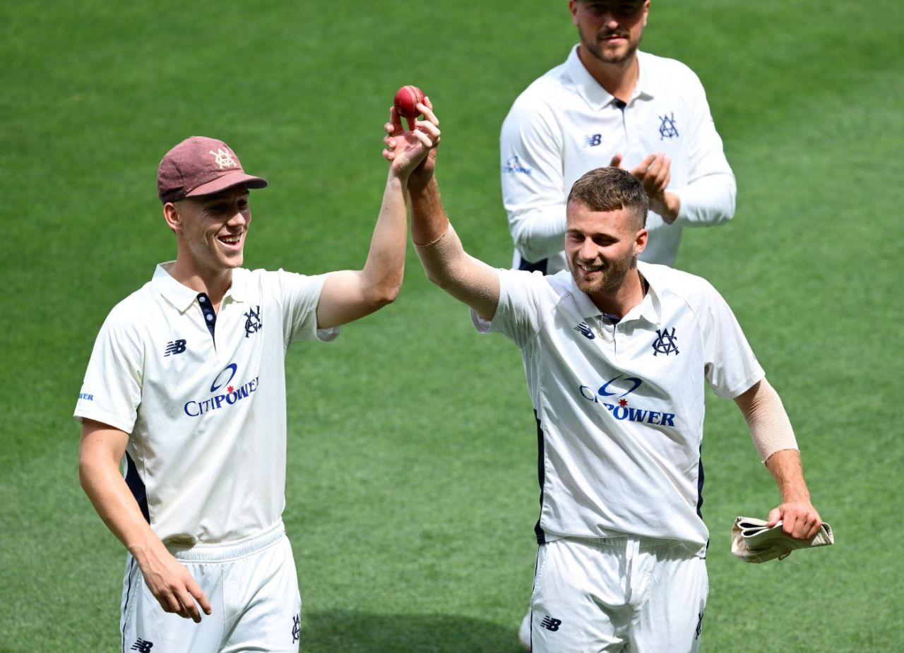 Mitchell Perry and Fergus O'Neill hold the ball together after both took five-wicket hauls in the same innings, Victoria vs Queensland, Day 1, Sheffield Shield, MCG, December 6, 2024