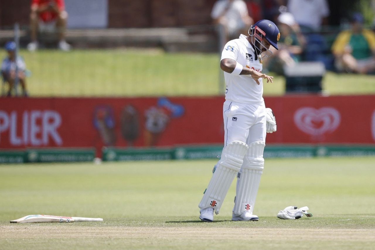 Kusal Mendis looks at his hand after taking a blow, South Africa vs Sri Lanka, 2nd Test, Gqeberha, 3rd day, December 7, 2024
