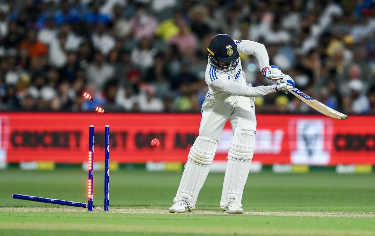 Shubman Gill was knocked over by an inswinging Mitchell Starc beauty, Australia vs India, 2nd Test, Adelaide, 2nd day, December 7, 2024
