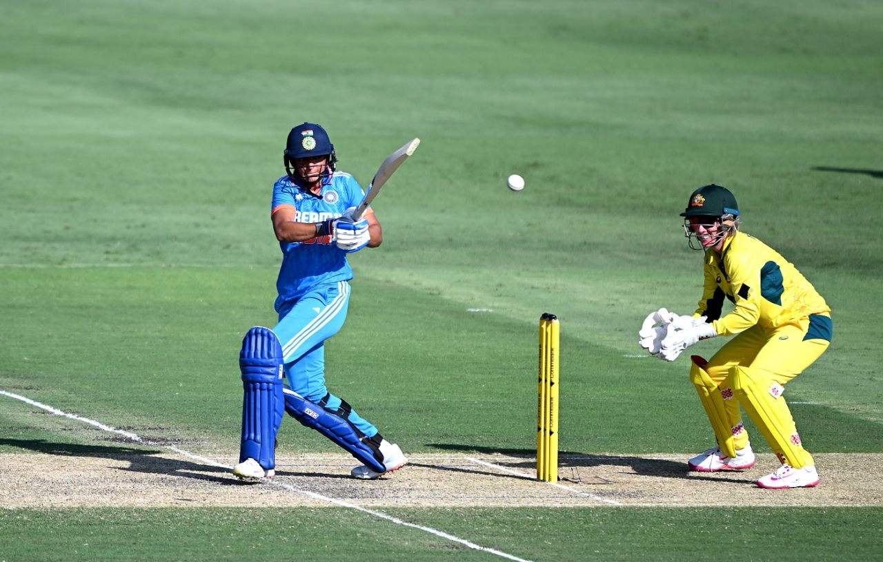 Harmanpreet Kaur heaves one away through the on side, Australia vs India, 2nd Women's ODI, Brisbane, December 8, 2024