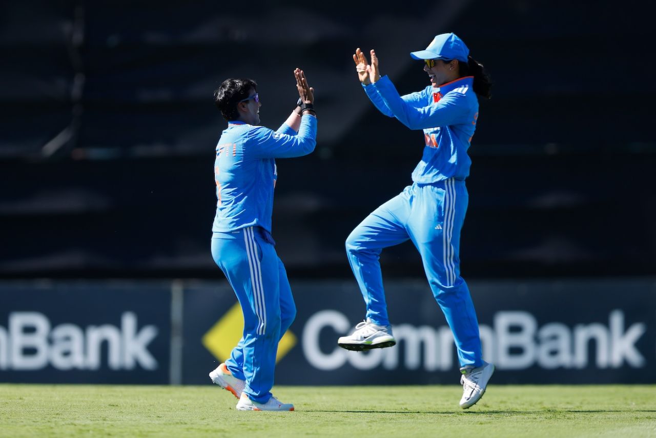 Smriti Mandhana was thrilled after Deepti Sharma removed Ashleigh Gardner, Australia vs India, 3rd Women's ODI, WACA, Perth, December 11, 2024