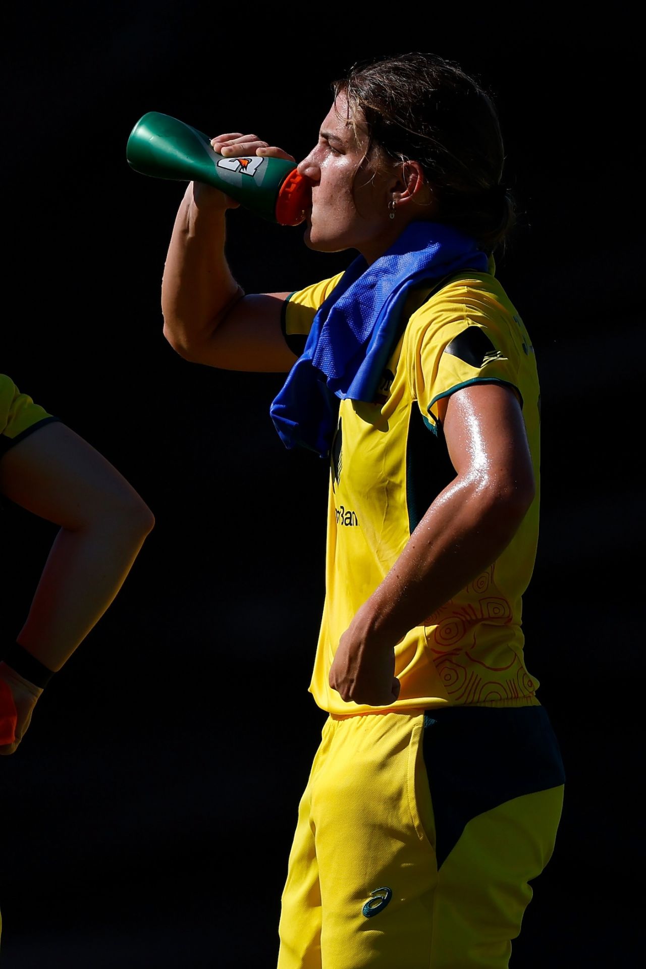 Annabel Sutherland gets some hydration on a hot day in Perth, Australia vs India, 3rd Women's ODI, WACA, December 11, 2024