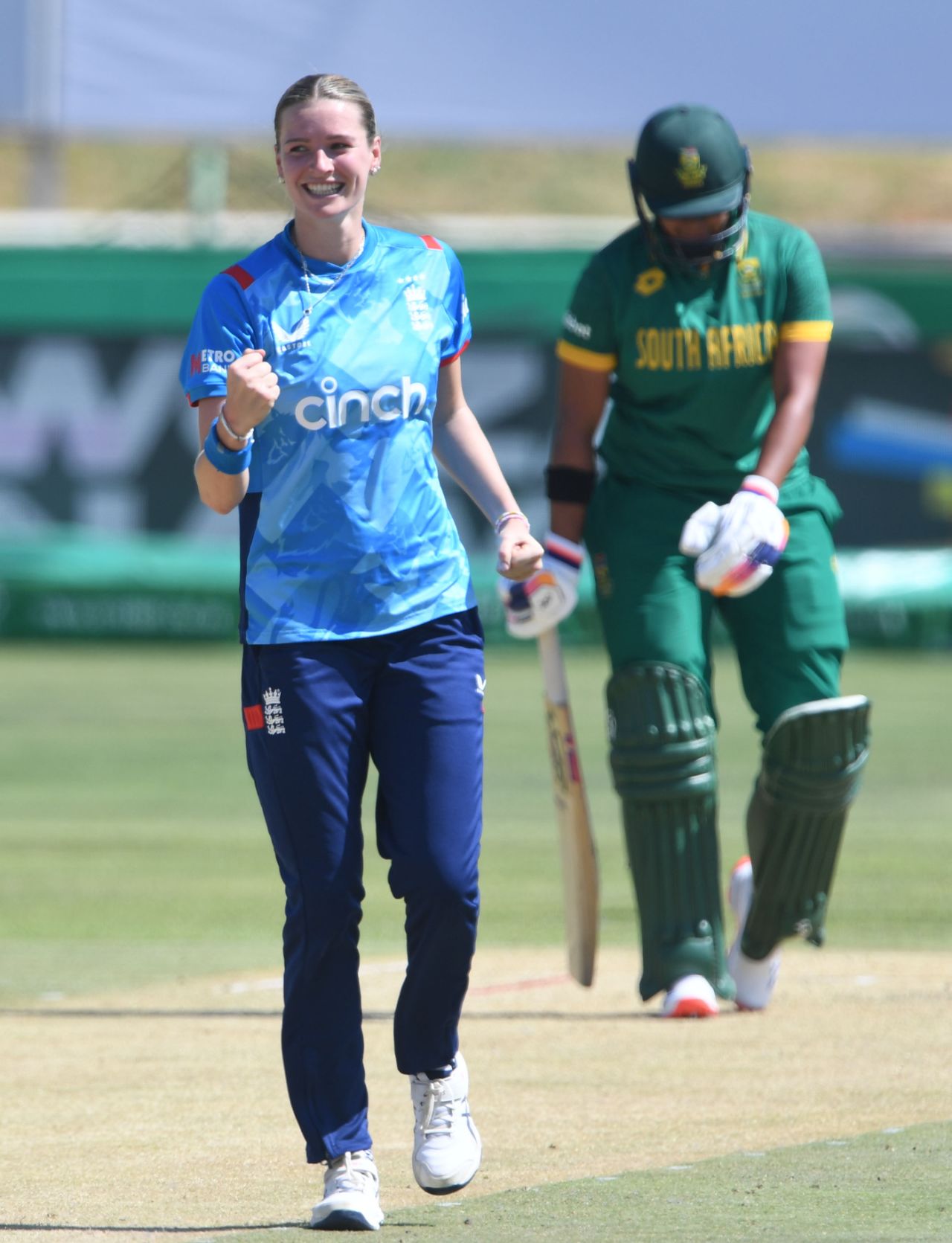 Lauren Bell made the first breakthrough for England, South Africa vs England, 3rd women's ODI, Potchefstroom, December 11, 2024