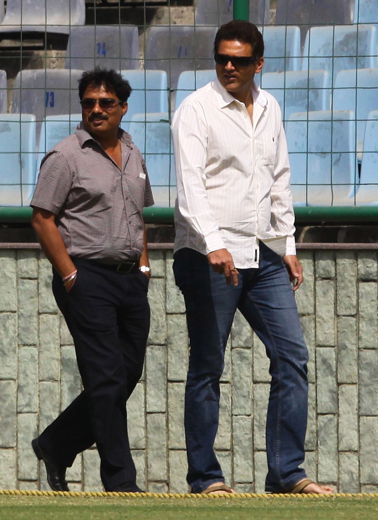 National selectors Narendra Hirwani and Vivek Razdan look on, Delhi vs Railways, quarter-final, Vijay Hazare Trophy, Delhi, March 7, 2012 