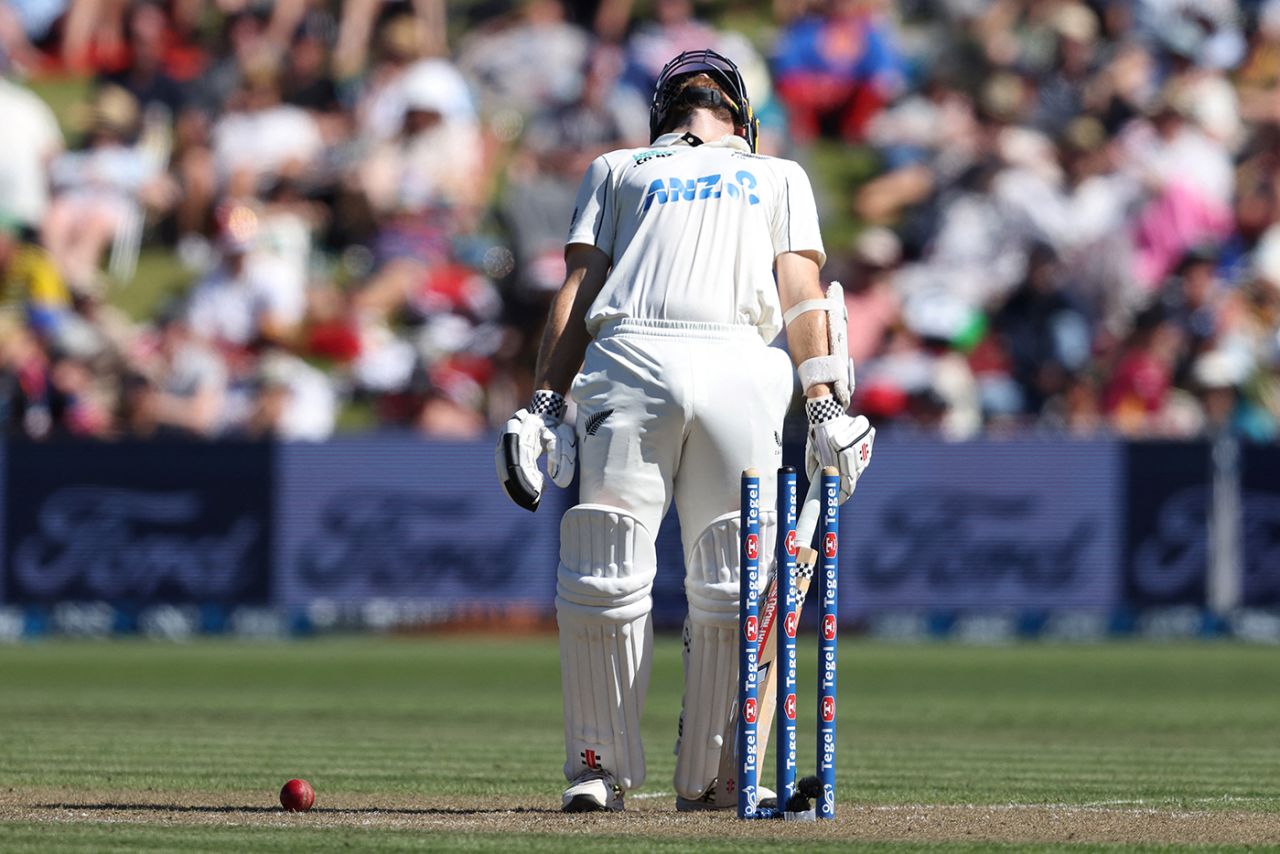 Kane Williamson reacts to playing the ball on to his stumps, New Zealand vs England, 3rd Test, Hamilton, 1st day, December 14, 2024