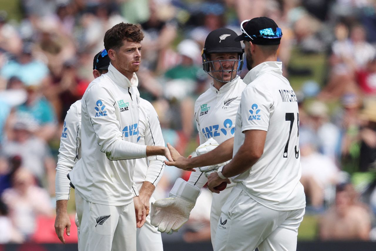 Mitchell Santner claimed three quick wickets, New Zealand vs England, 3rd Test, Hamilton, 2nd day, December 15, 2024