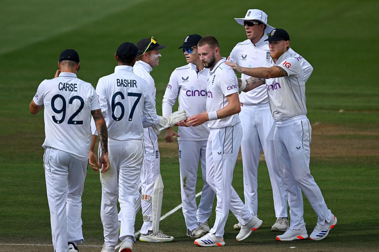 Gus Atkinson celebrates with his team after dismissing Tom Latham, New Zealand vs England, 3rd Test, Hamilton, 2nd day, December 15, 2024