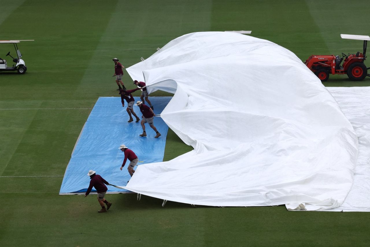The pitch had to be covered up early on the third day, Australia vs India, 3rd Test, Brisbane, 3rd day, December 16, 2024