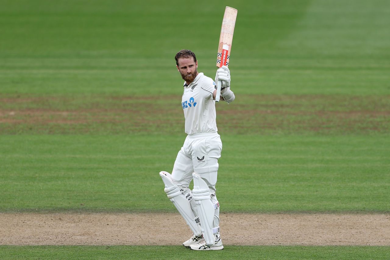 Kane Williamson raises his bat after bringing up his century, New Zealand vs England, 3rd Test, Hamilton, 3rd day, December 16, 2024