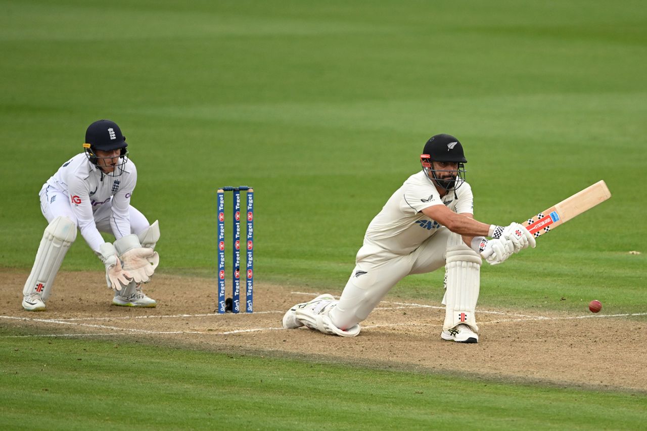Daryl Mitchell reverse-sweeps on his way to fifty, New Zealand vs England, 3rd Test, Hamilton, 3rd day, December 16, 2024