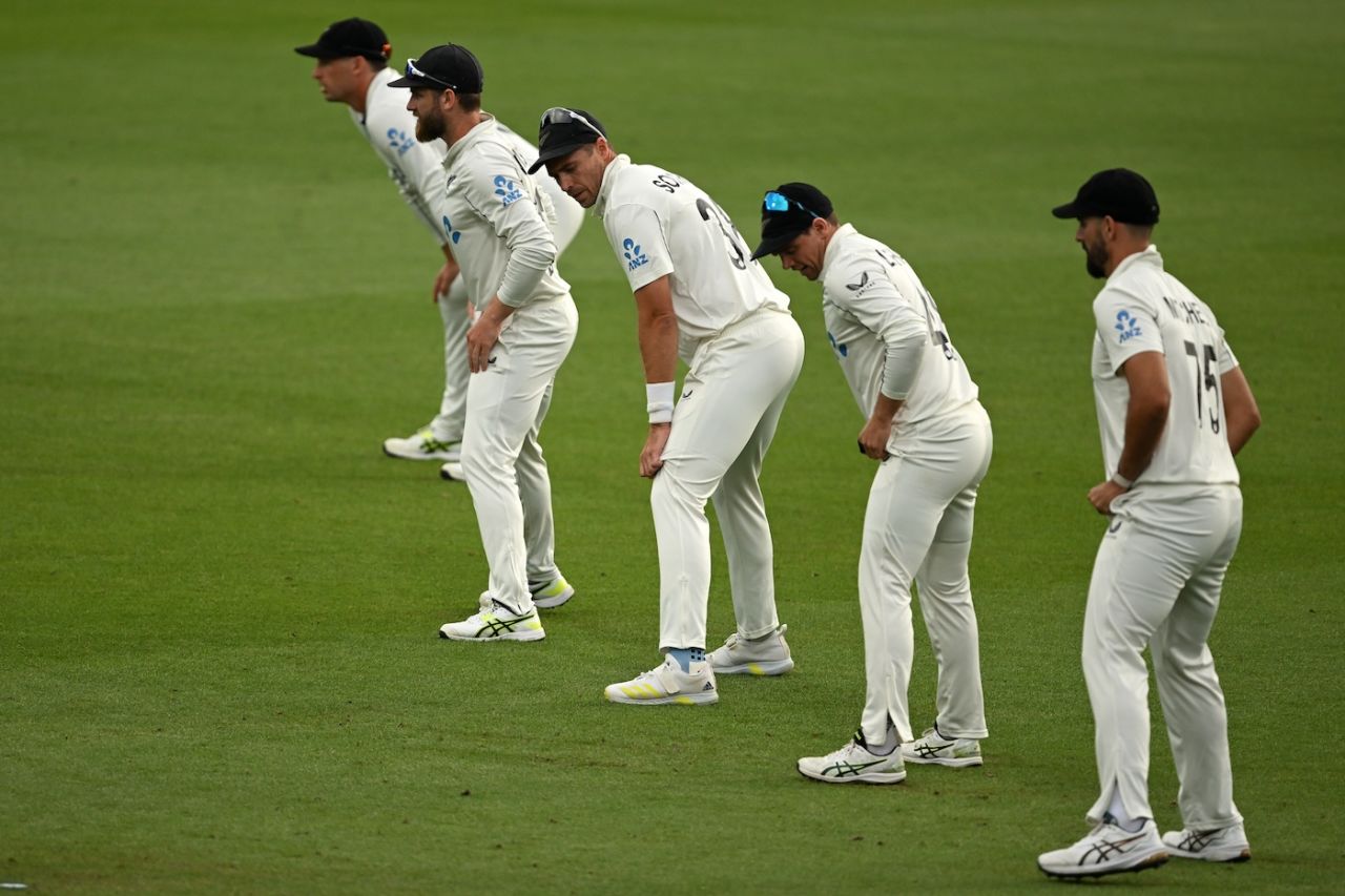 Farewell in the slips: Tim Southee stood in the slips when not bowling with the new ball, New Zealand vs England, 3rd Test, Hamilton, 3rd day, December 16, 2024