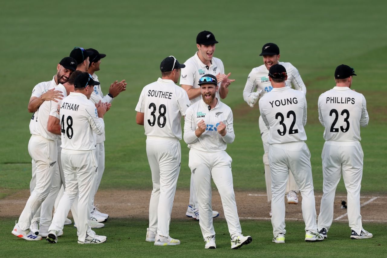 Kane Williamson and New Zealand celebrate after a review couldn't overturn Zak Crawley's dismissal, New Zealand vs England, 3rd Test, Hamilton, 3rd day, December 16, 2024