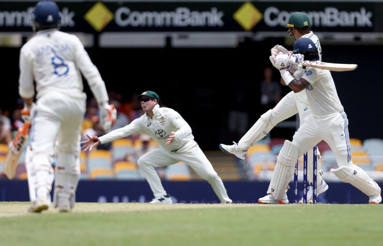 Steven Smith is about to hold on to a stunning catch to dismiss KL Rahul, Australia vs India, 3rd Test, Brisbane, 4th day, December 17, 2024