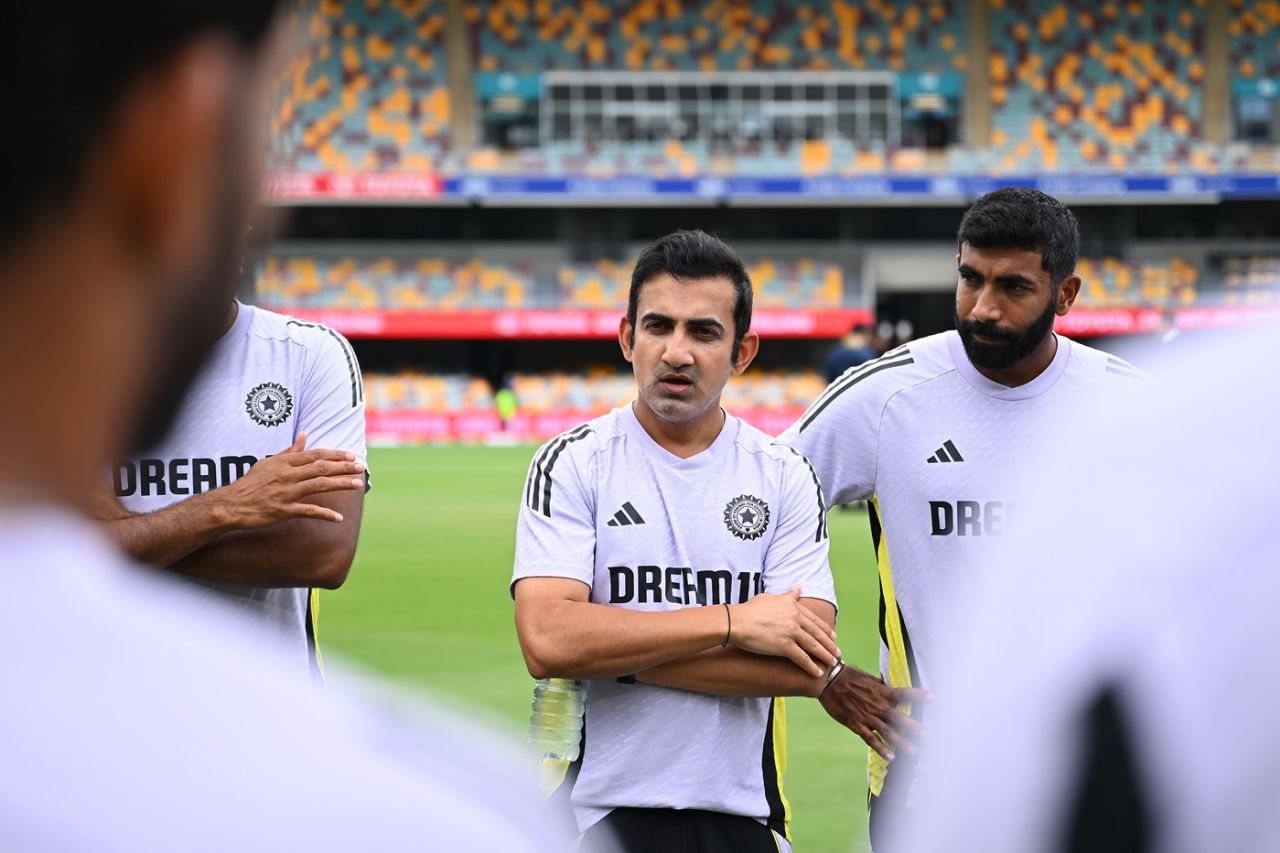 Gautam Gambhir addresses the Indian huddle, Australia vs India, 3rd Test, Brisbane, 5th day, December 18, 2024