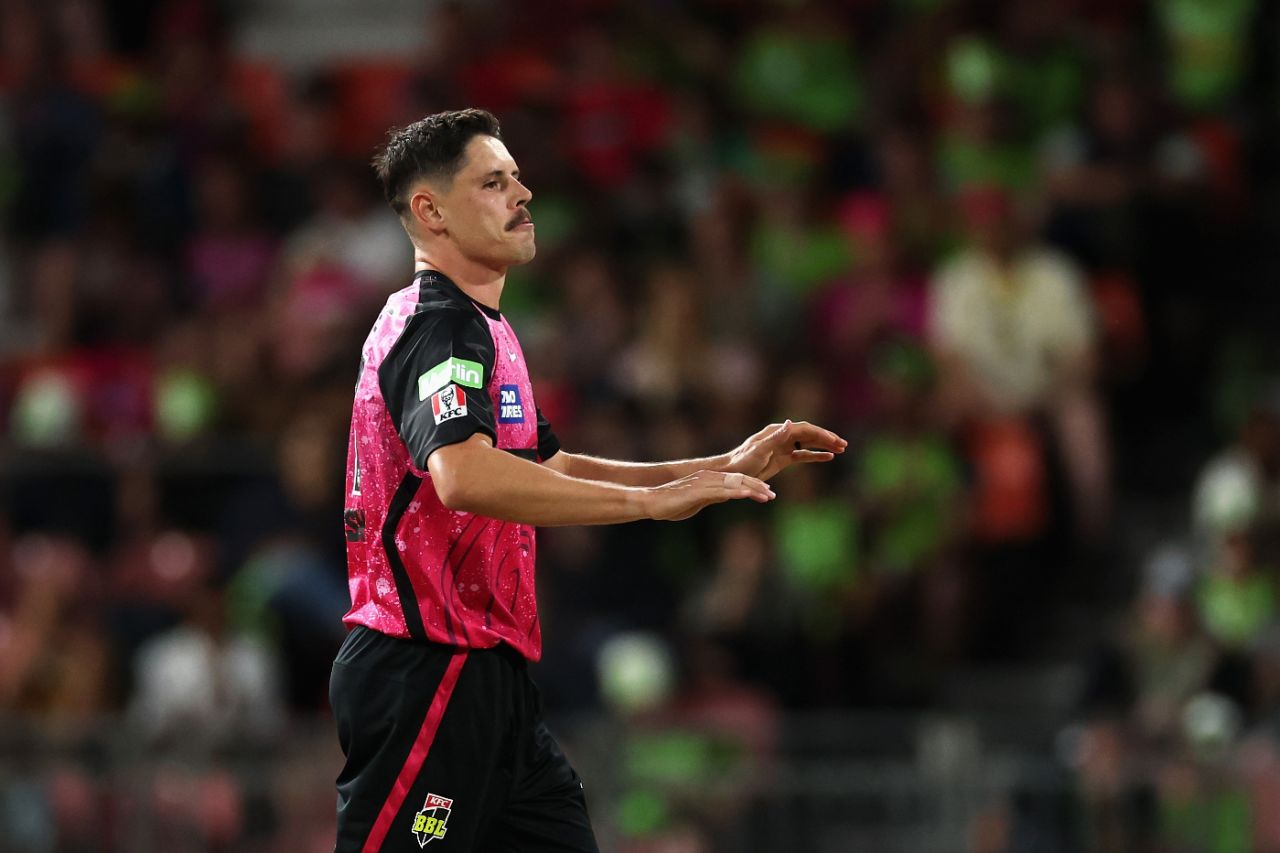 Ben Dwarshuis struck twice in one over on his way to figures of 4-0-26-2, Sydney Sixers vs Sydney Thunder, BBL, Sydney Showground Stadium, December 21, 2024