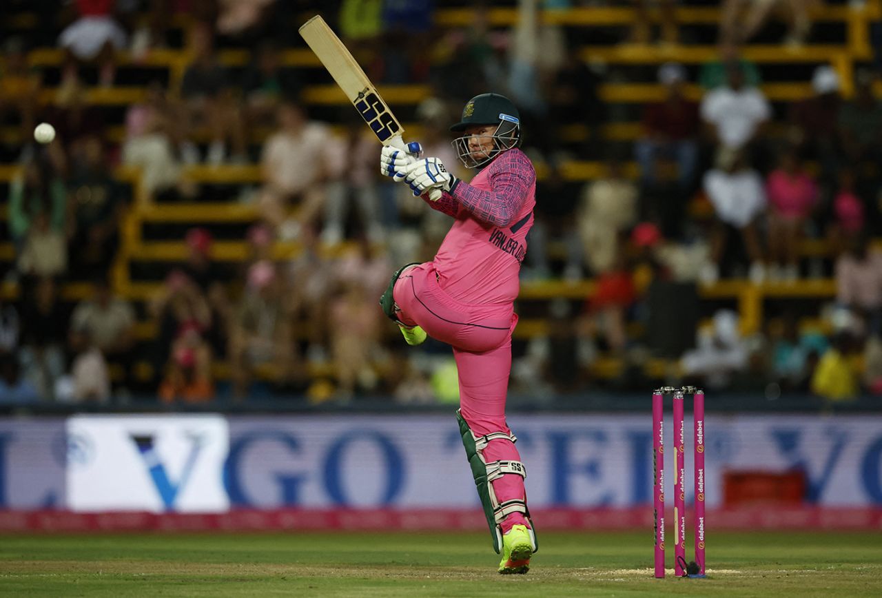 Rassie van der Dussen swivels on a pull, South Africa vs Pakistan, 3rd ODI, Johannesburg, December 22, 2024
