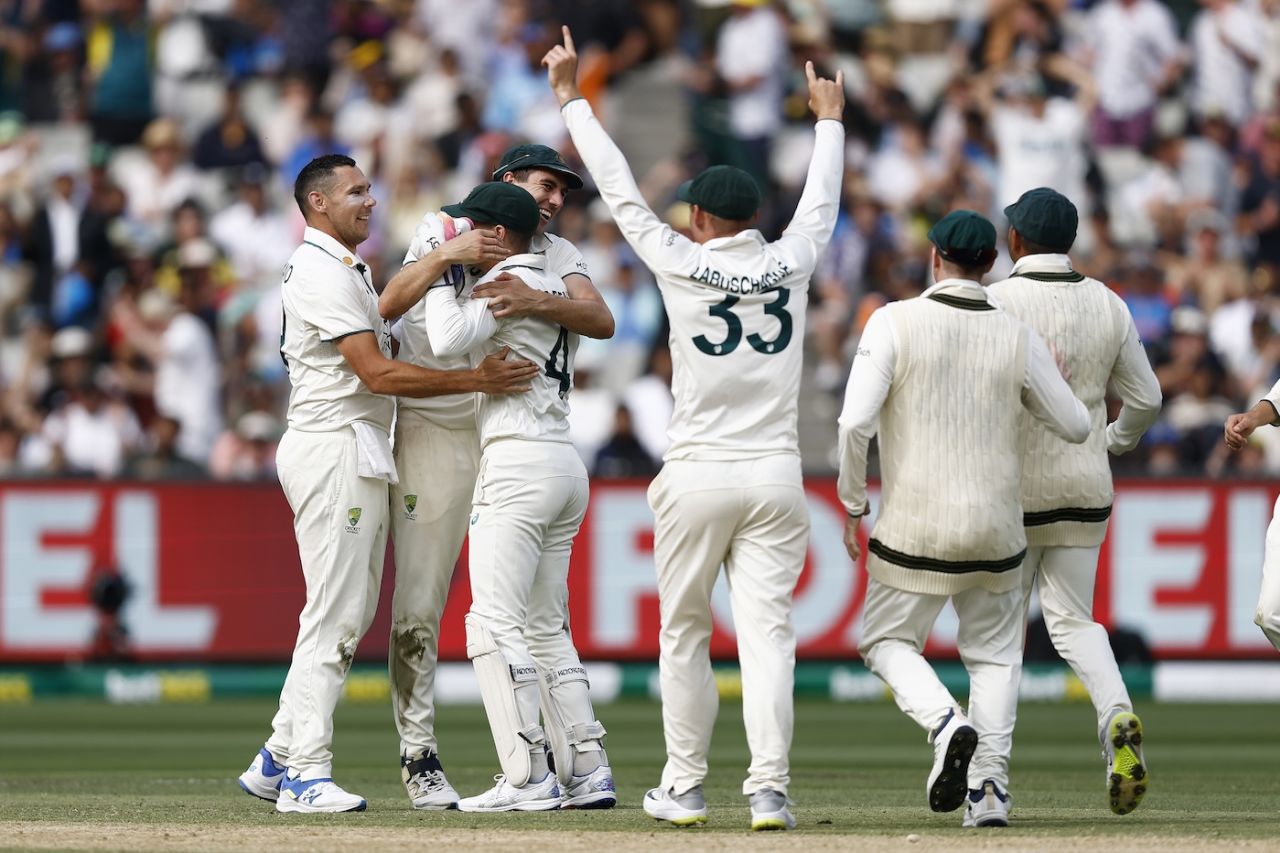 Australia celebrate the lucky dismissal of Yashasvi Jaiswal, Australia vs India, 4th Test, Melbourne, 2nd day, December 27, 2024