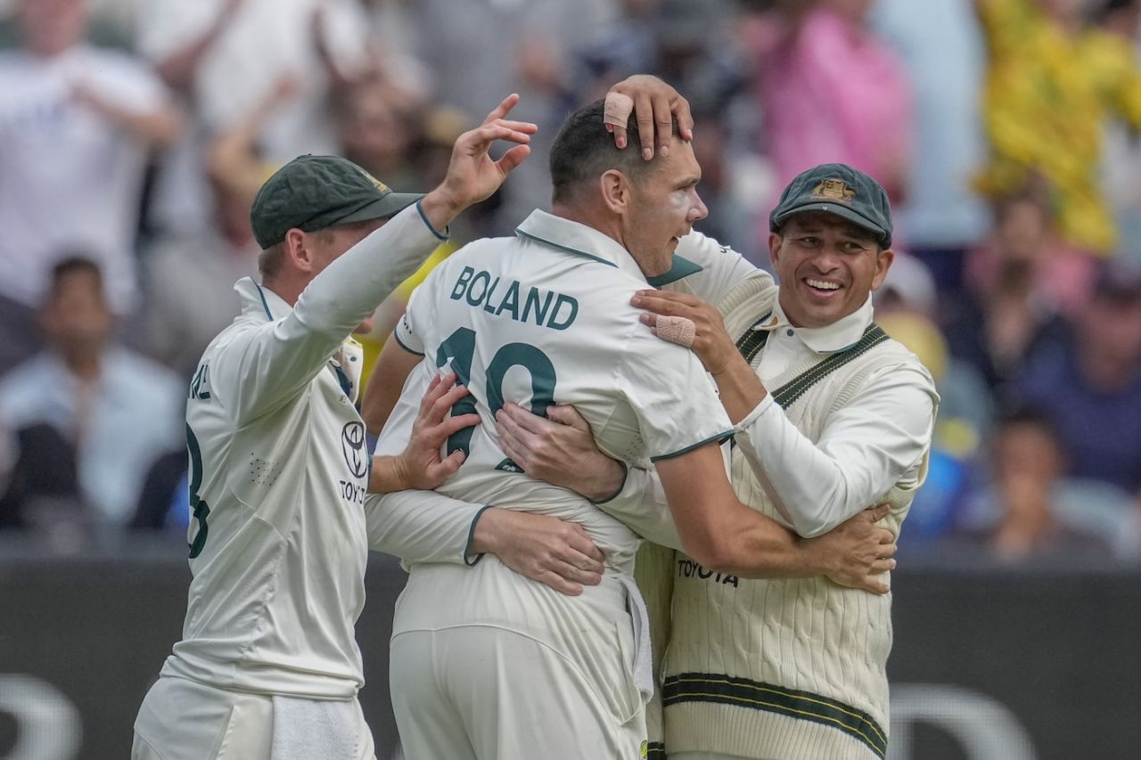 Scott Boland is mobbed by his team-mates after the wicket of Virat Kohli, Australia vs India, 4th Test, Melbourne, 2nd day, December 27, 2024