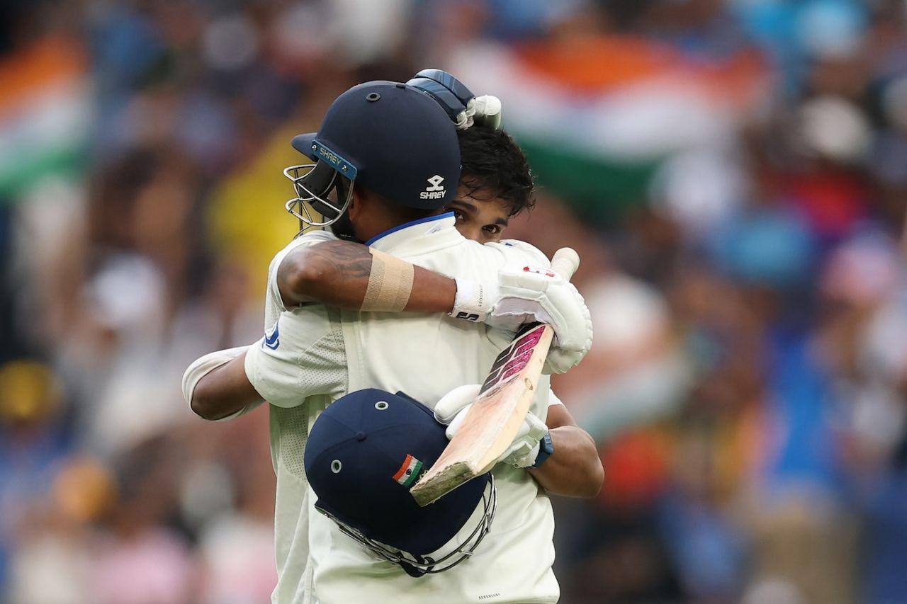 Nitish Kumar Reddy got a bear hug from Mohammed Siraj to celebrate, Australia vs India, 4th Test, Melbourne, 3rd day, December 28, 2024