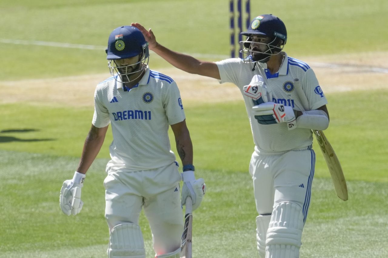 AUS vs IND Boxing Day Test at MCG LIVE Updates | India fight with maiden century from Nitish Kumar Reddy, Australia take a 105-run lead | sportzpoint.com