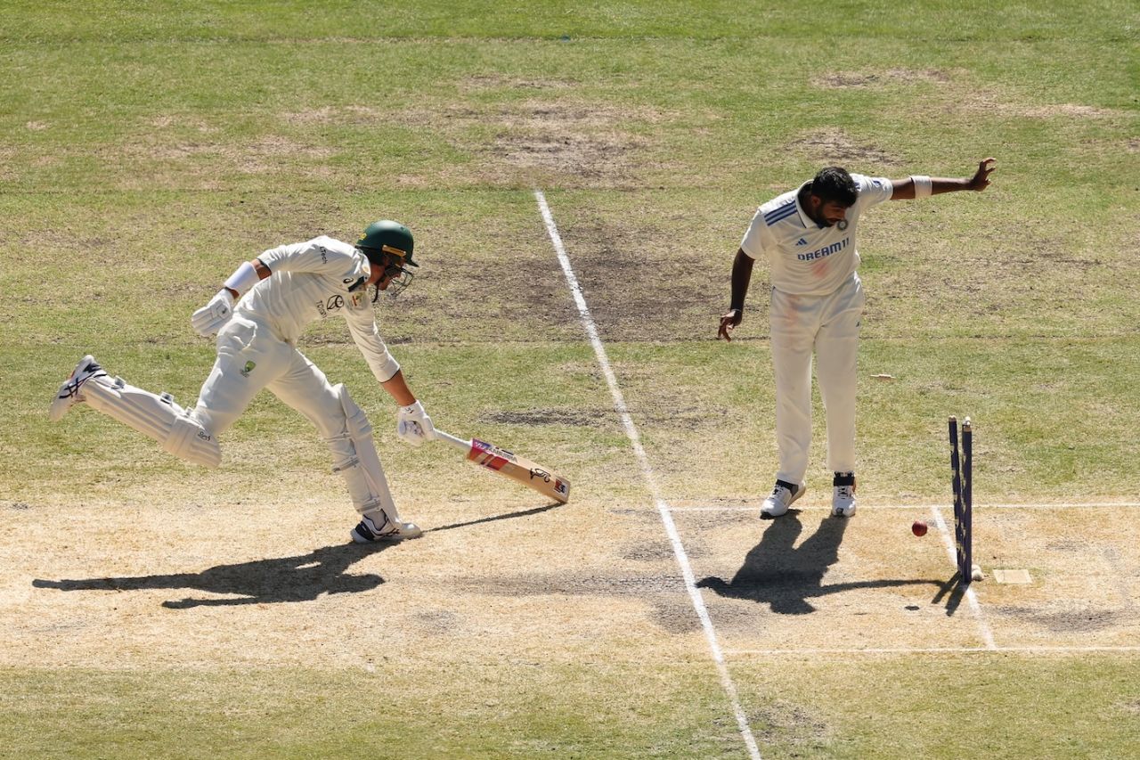 Jasprit Bumrah watches as Mitchell Starc falls short, Australia vs India, 4th Test, Melbourne, 4th day, December 29, 2024
