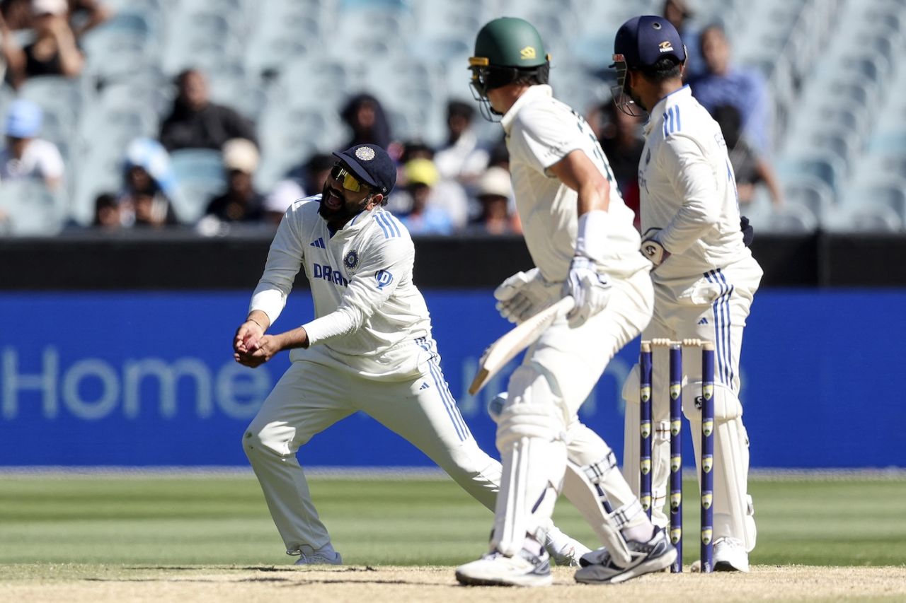 Rohit Sharma holds on to a catch from Pat Cummins, Australia vs India, 4th Test, Melbourne, 4th day, December 29, 2024