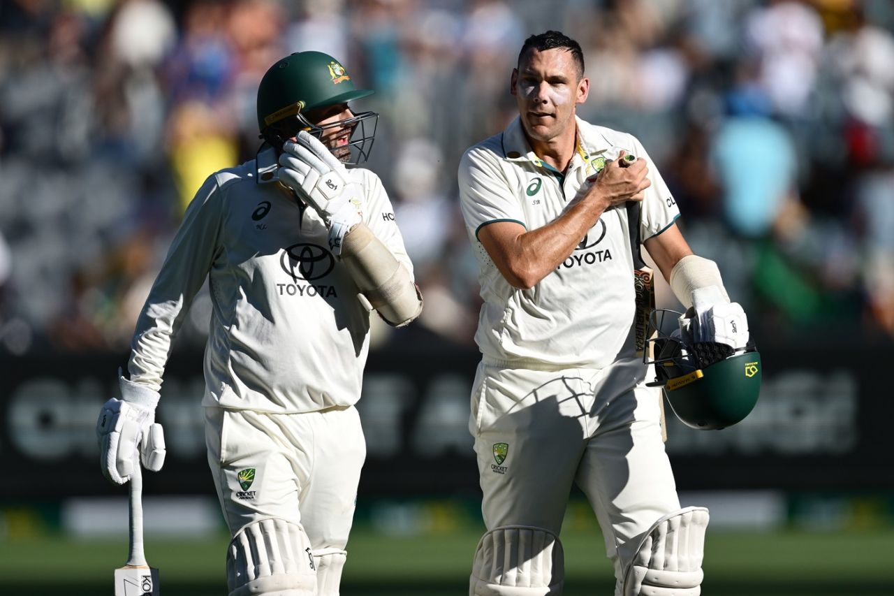 Nathan Lyon and Scott Boland walk off at stumps after keeping India at bay for 110 balls, Australia vs India, 4th Test, Melbourne, 4th day, December 29, 2024
