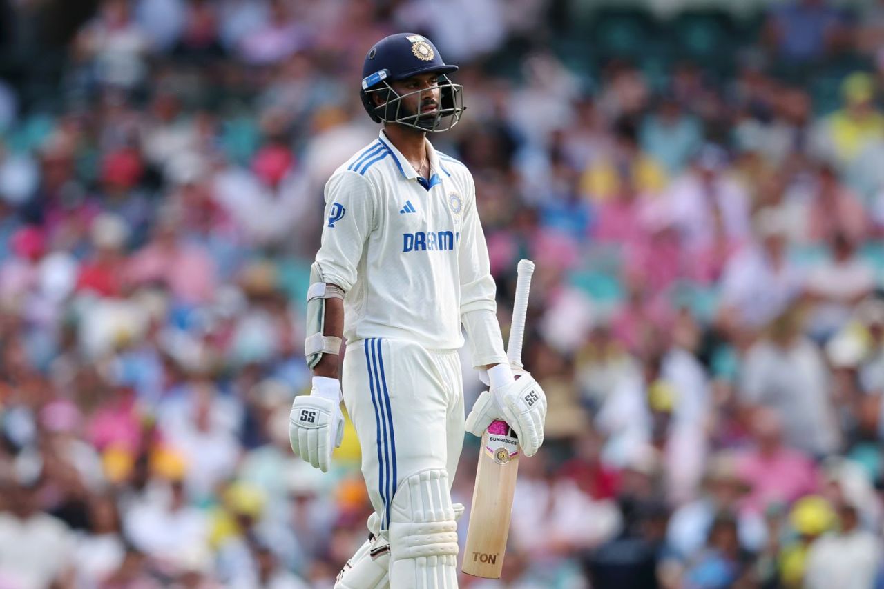 Washington Sundar walks off after being given out via DRS, Australia vs India, 5th Test, Sydney, 1st day, January 3, 2025