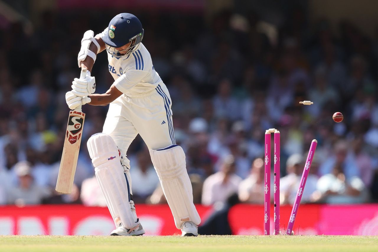 Yashasvi Jaiswal is bowled, Australia vs India, 5th Test, Sydney, Day 2, January 4, 2025