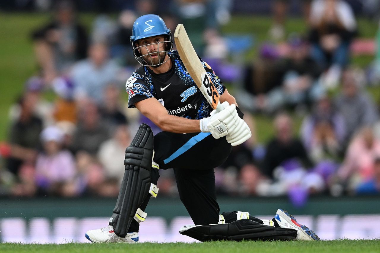 Alex Ross plays a sweep, Hobart Hurricanes vs Adelaide Strikers, Hobart, BBL, January 5, 2025