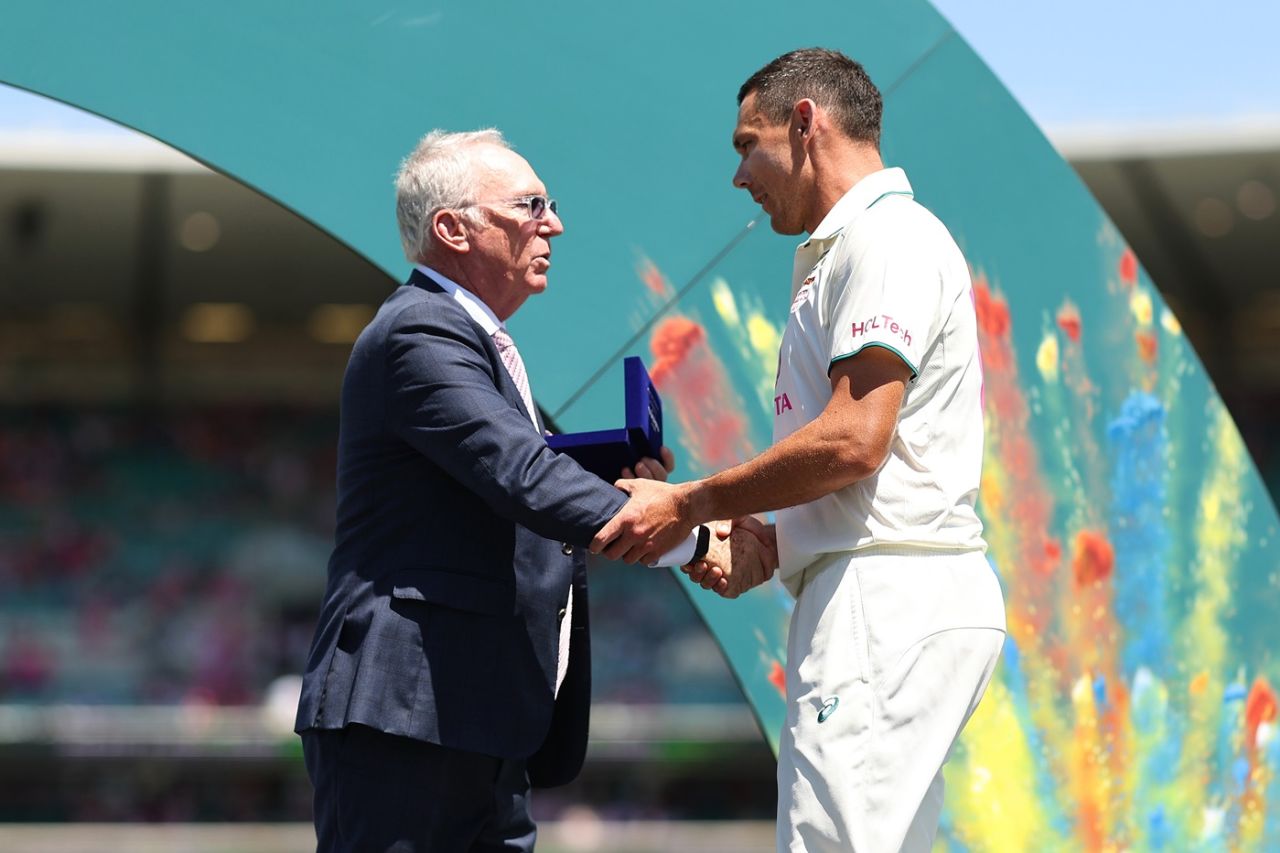 Scott Boland receives his Player-of-the-Match award from Allan Border, Australia vs India, 5th Test, Sydney, 3rd day, January 5, 2024