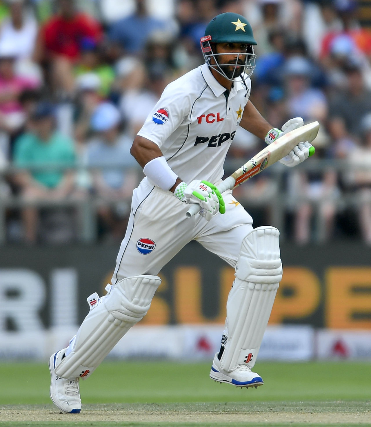 Shan Masood was a proactive runner at Newlands, South Africa vs Pakistan, 2nd Test, Cape Town, 3rd day, January 5, 2025