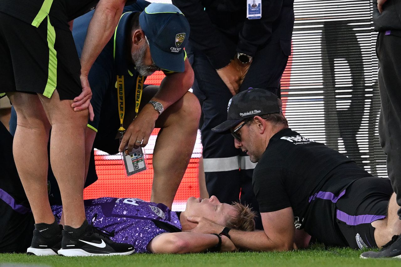 Nathan Ellis collided with the boundary boards but was able to return to the field, Hobart Hurricanes vs Sydney Thunder, BBL 2024-25, Hobart, January 10, 2025