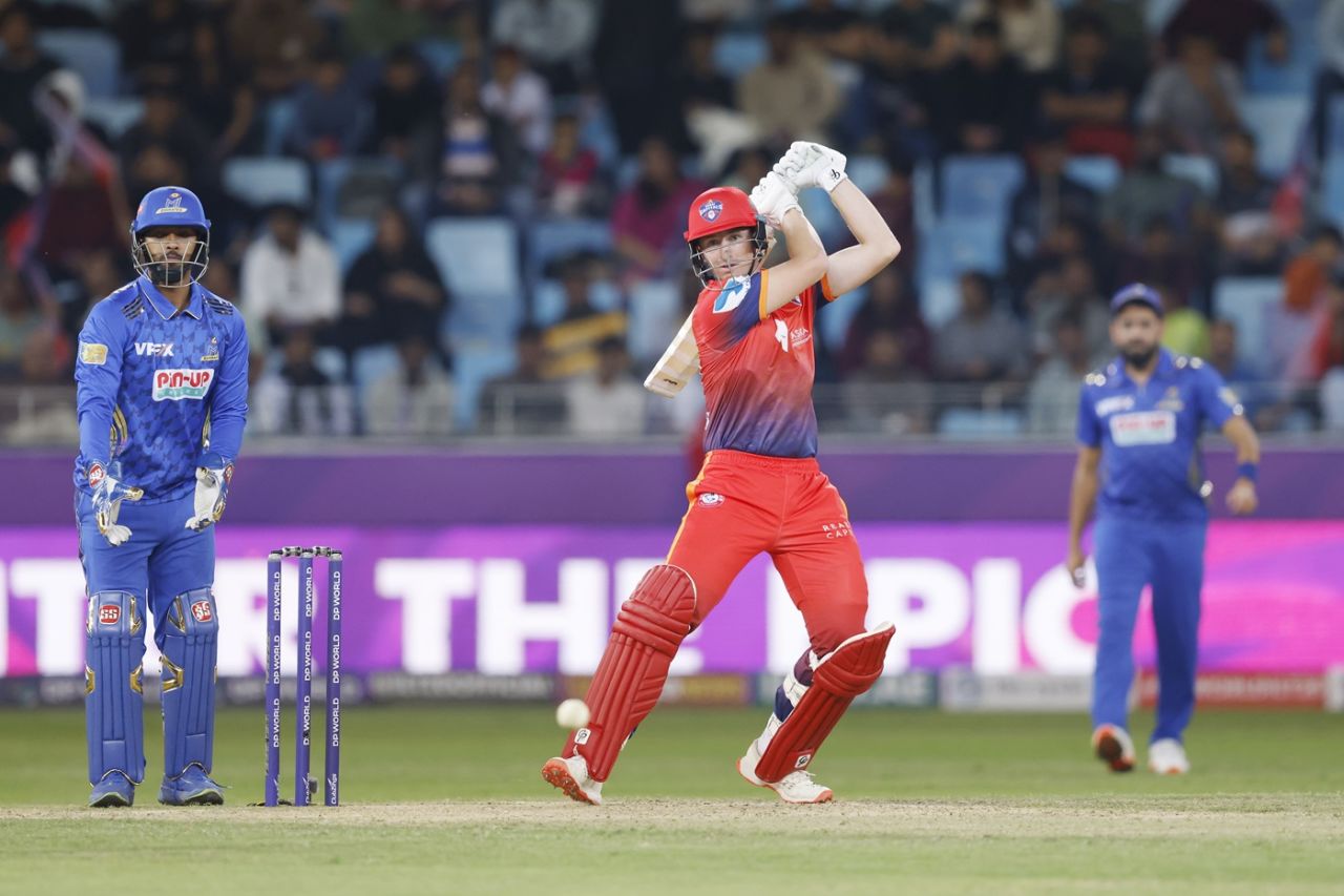 Brandon McMullen flays one away on the back foot, Dubai Capitals vs MI Emirates, ILT20 2025, Dubai, January 11, 2025