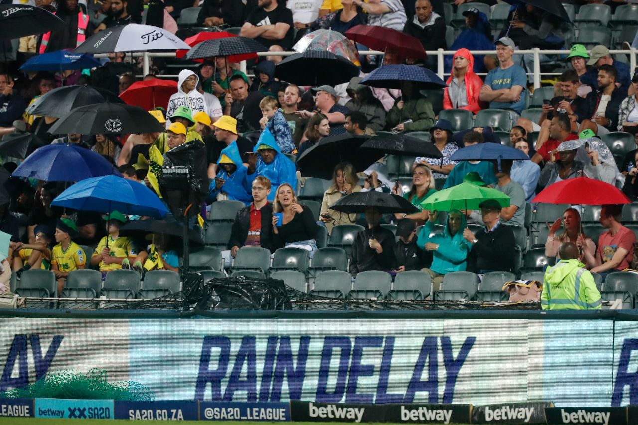 The rain came down 5.2 overs into Joburg Super Kings' chase, Joburg Super Kings vs MI Cape Town, SA20 2025, Johannesburg, January 11, 2025