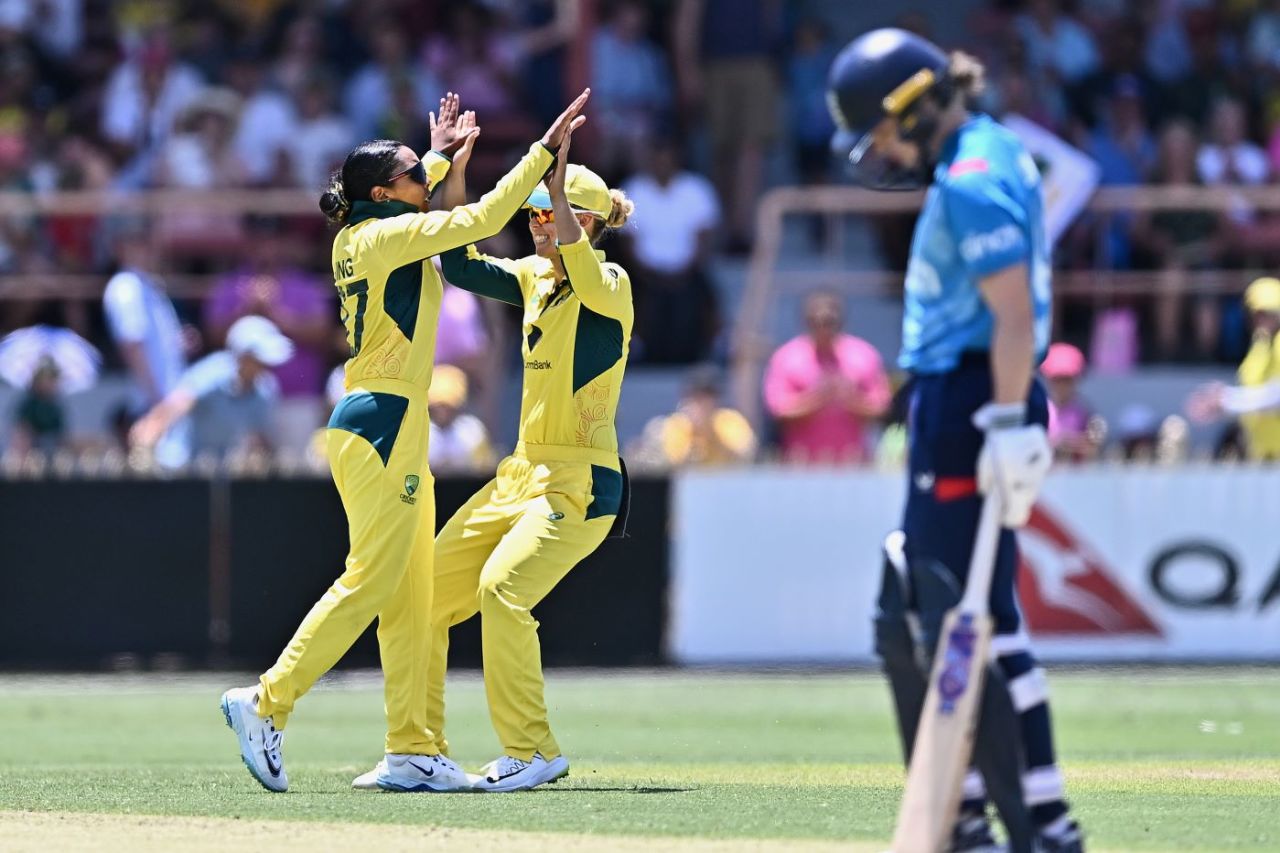 Alana King celebrates a wicket, Australia vs England, 1st ODI, Women's Ashes, North Sydney Oval, January 12, 2025