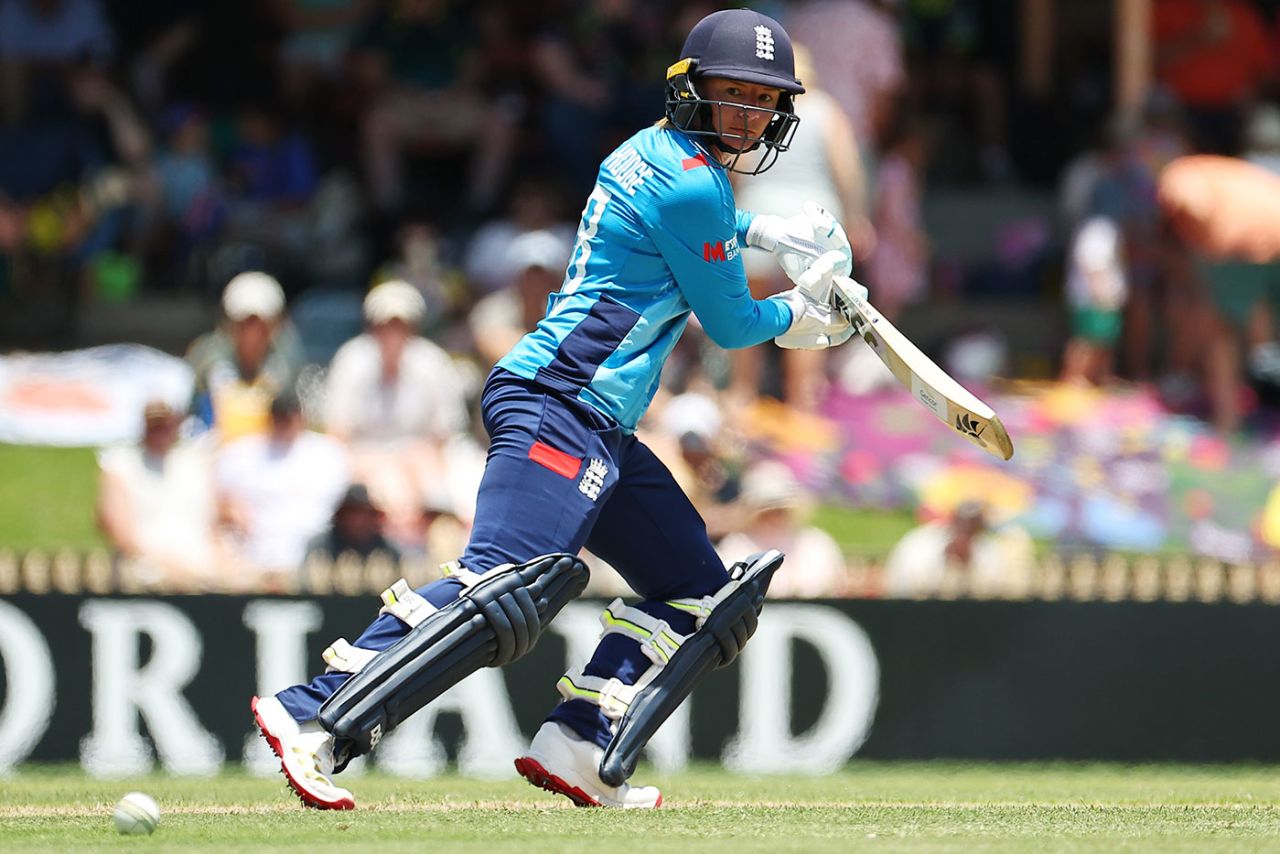 Danni Wyatt-Hodge tried to hold England's innings together, Australia vs England, 1st ODI, Women's Ashes, North Sydney Oval, January 12, 2025