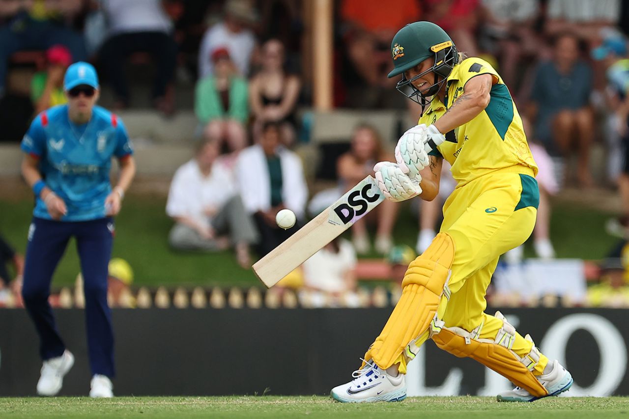 Ash Gardner added important runs to her earlier wickets, Australia vs England, 1st ODI, Women's Ashes, North Sydney Oval, January 12, 2025 