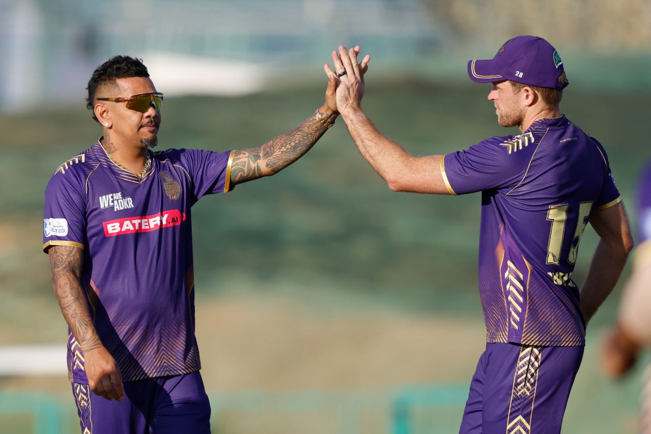 Sunil Narine sent back a stuck Alex Hales, Abu Dhabi Knight Riders vs Desert Vipers, ILT20 2025, Abu Dhabi, January 12, 2025