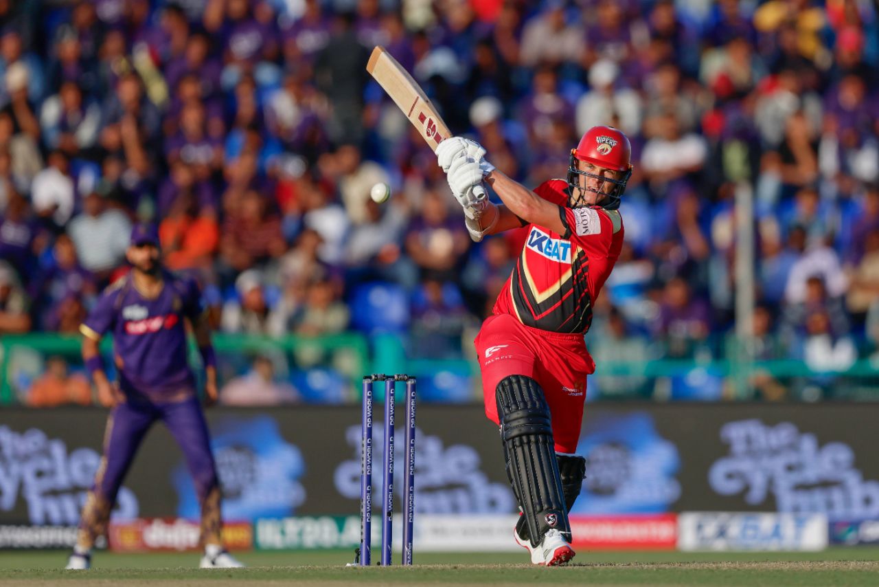 Sam Curran hit 50 off 37 to help carry Desert Vipers home, Abu Dhabi Knight Riders vs Desert Vipers, ILT20 2025, Abu Dhabi, January 12, 2025