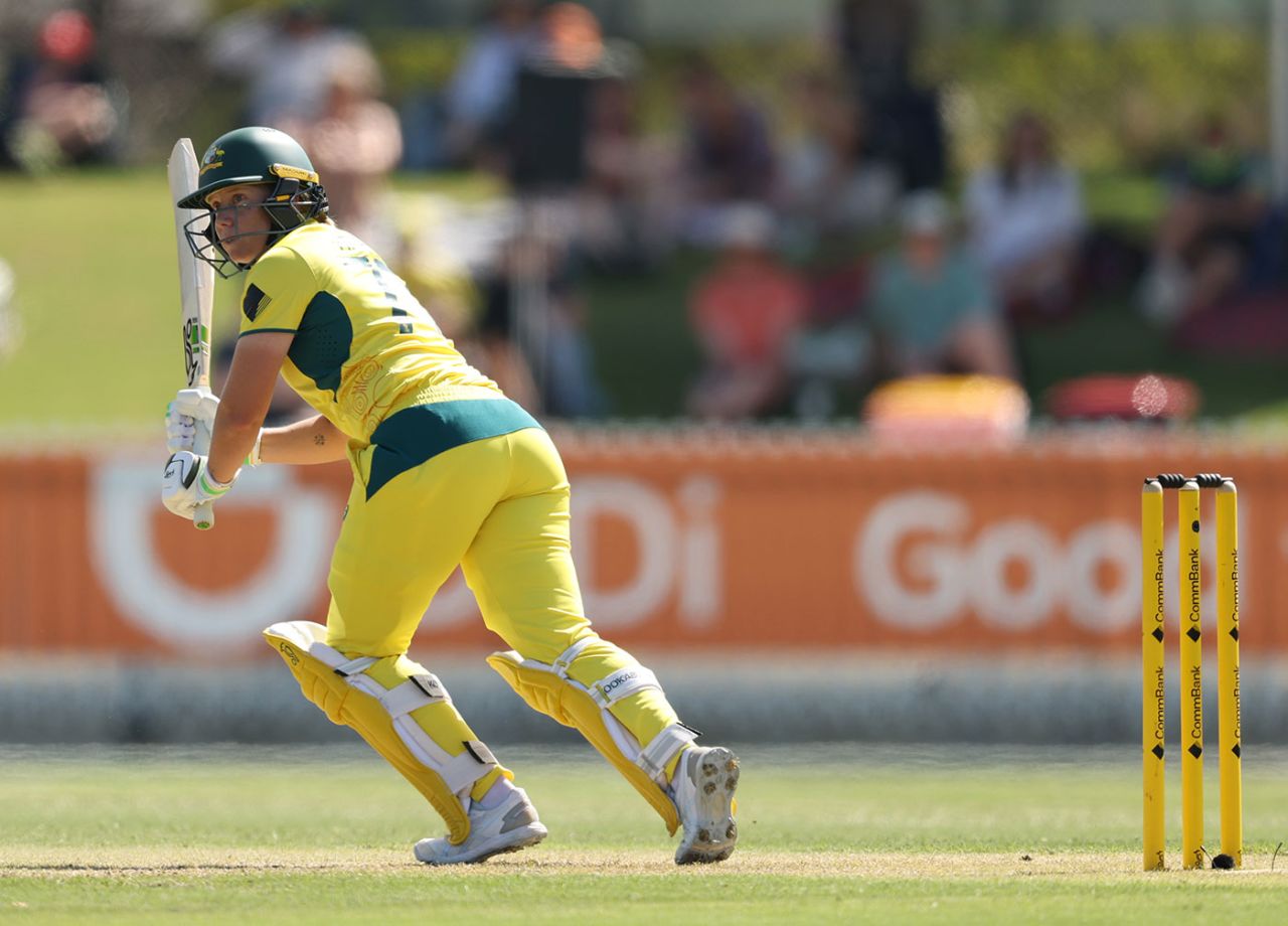 Lauren Bell celebrates removing Alyssa Healy