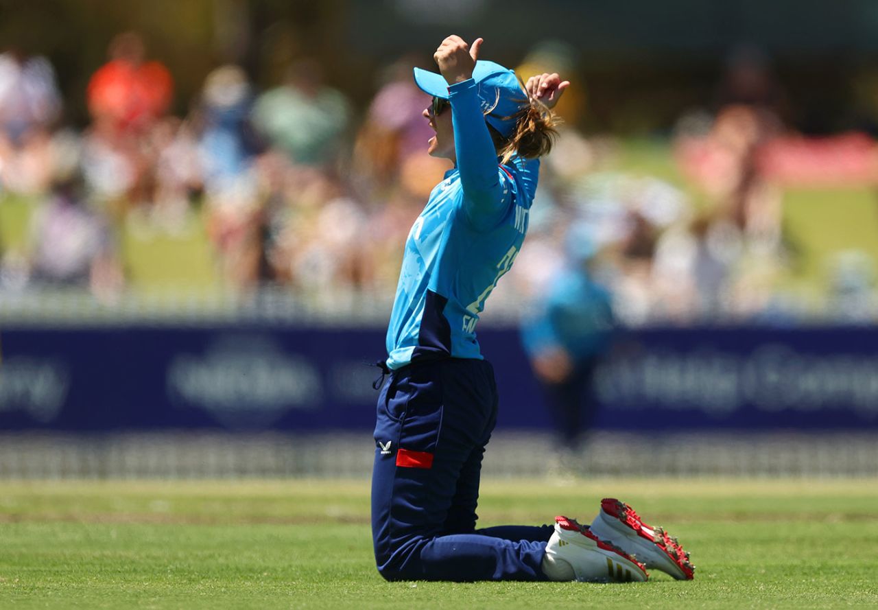 Danni Wyatt-Hodge took a sharp catch to remove Alana King, Australia vs England, 2nd ODI, Women's Ashes, Junction Oval, January 14, 2025