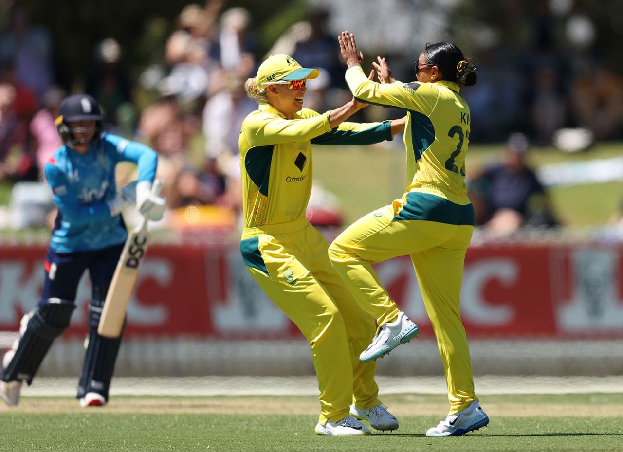 Nat SciverBrunt looked to aid England's recovery