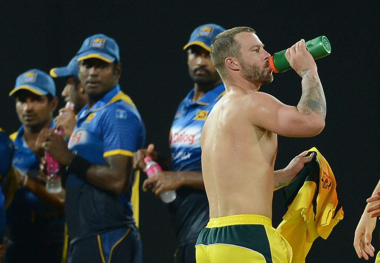 Sri Lanka players get an eyeful of a shirtless Matthew Wade in the drinks break, Sri Lanka v Australia, 2nd ODI, R Premadasa Stadium, August 24, 2016