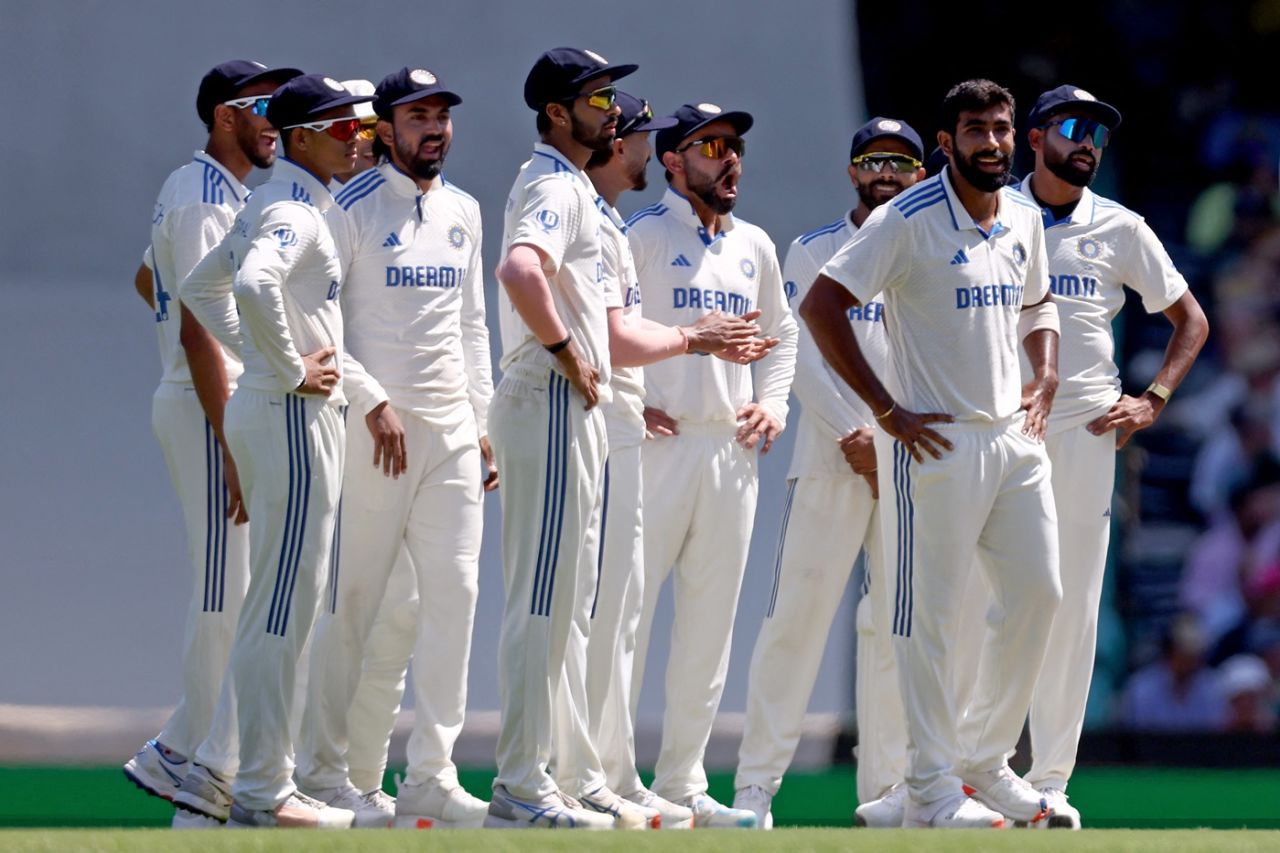 Jasprit Bumrah and his India team-mates reacts on the field, Australia vs India, 5th Test, Sydney, Day 2, January 4, 2025