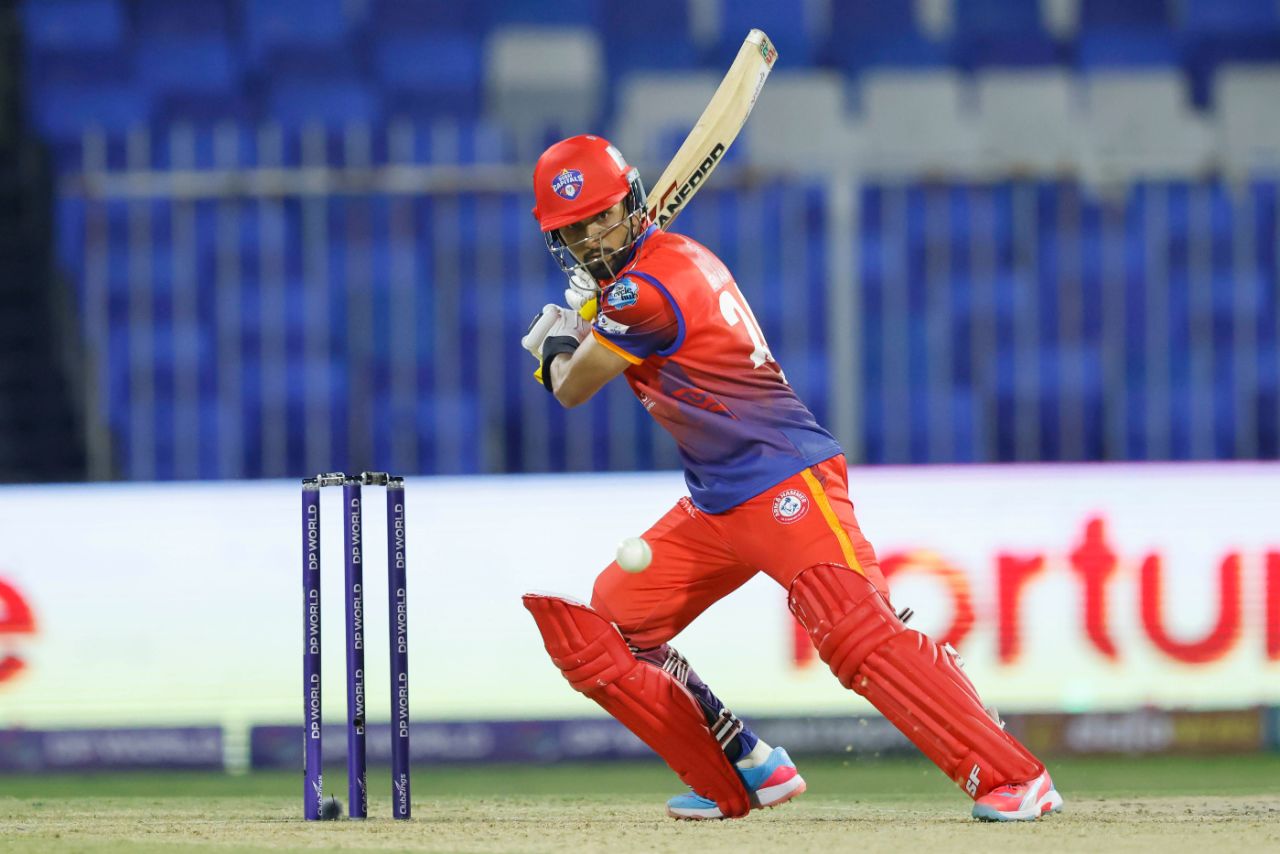 Sikandar Raza winds up on his way to 28 off 22, Dubai Capitals vs Gulf Giants, ILT20 2025, January 18, 2025