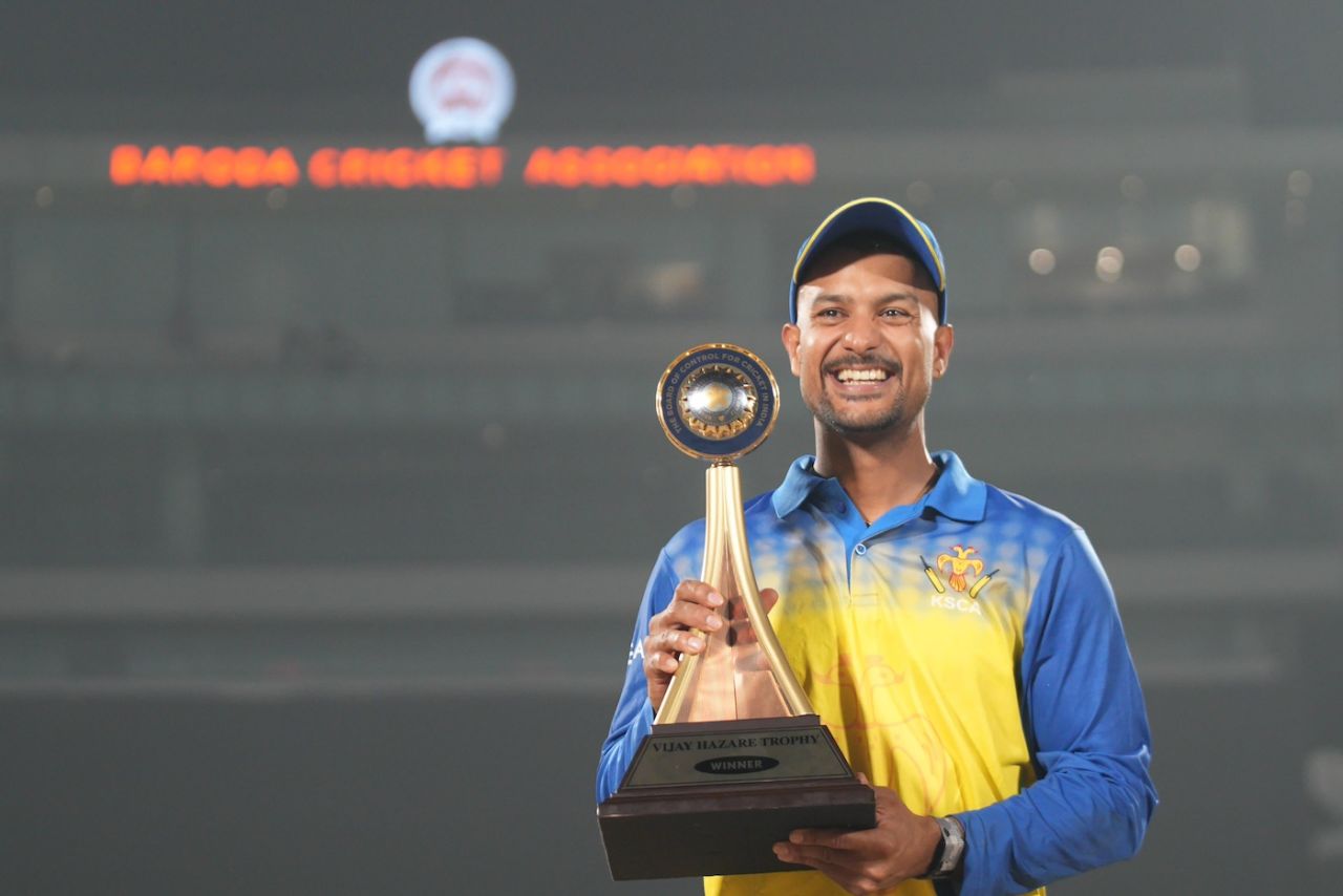 Mayank Agarwal poses with the trophy, Karnataka vs Vidarbha, Vijay Hazare Trophy final, Vadodara, January 18, 2025