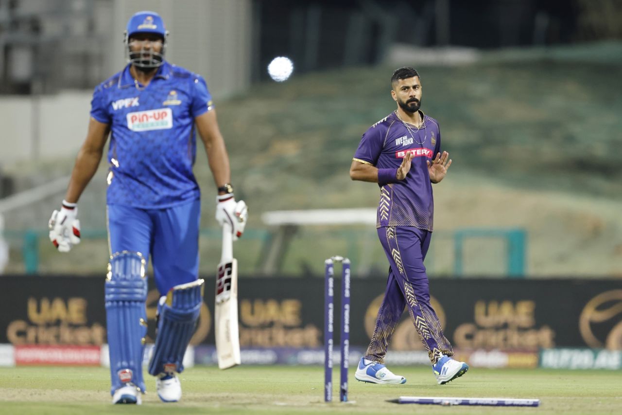 Ali Khan castled Kieron Pollard for 5, Abu Dhabi Knight Riders vs MI Emirates, ILT20 2025, Abu Dhabi, January 21, 2025