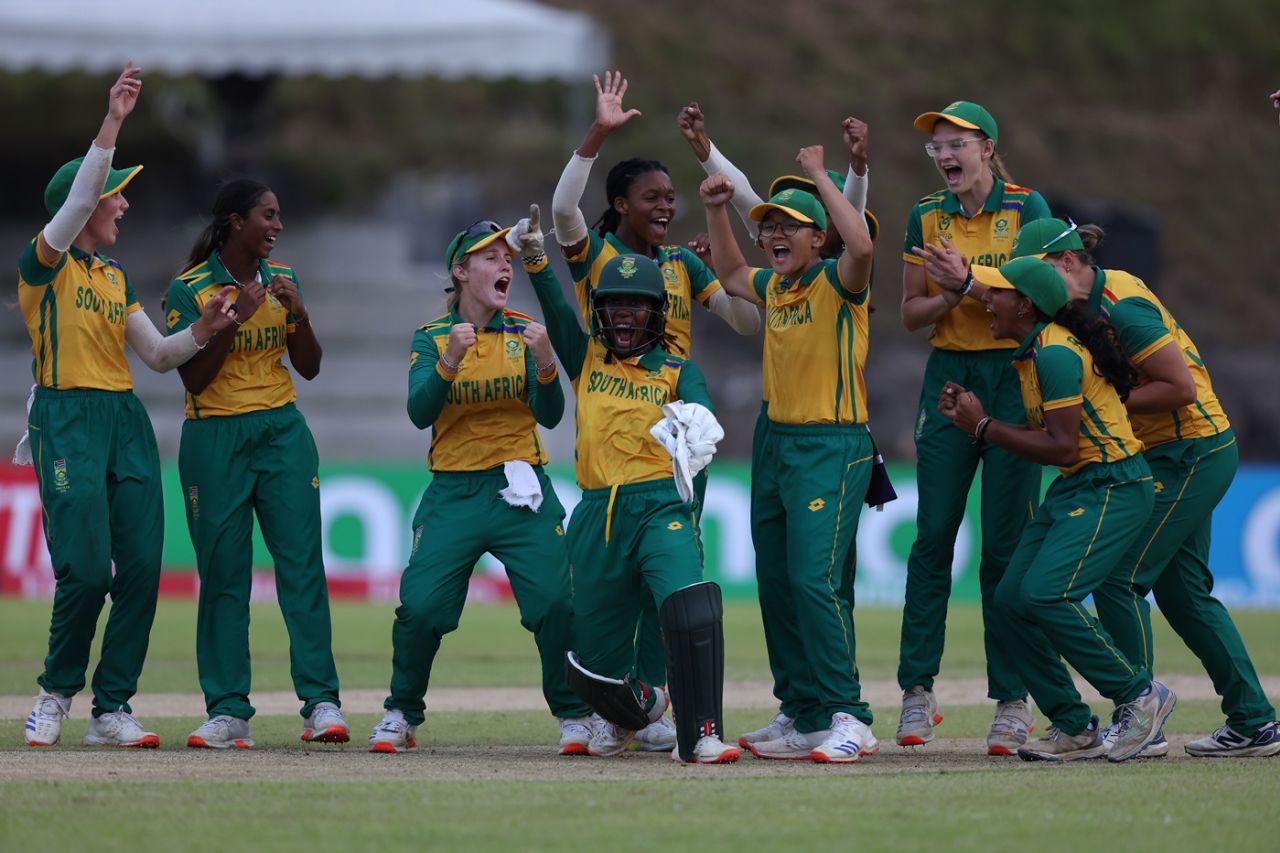 South Africa, led by Seshnie Naidu and wicketkeeper Karabo Meso, celebrate a Nigerian wicket, South Africa vs Nigeria, Under-19 Women's T20 World Cup, Kuching, January 22, 2025
