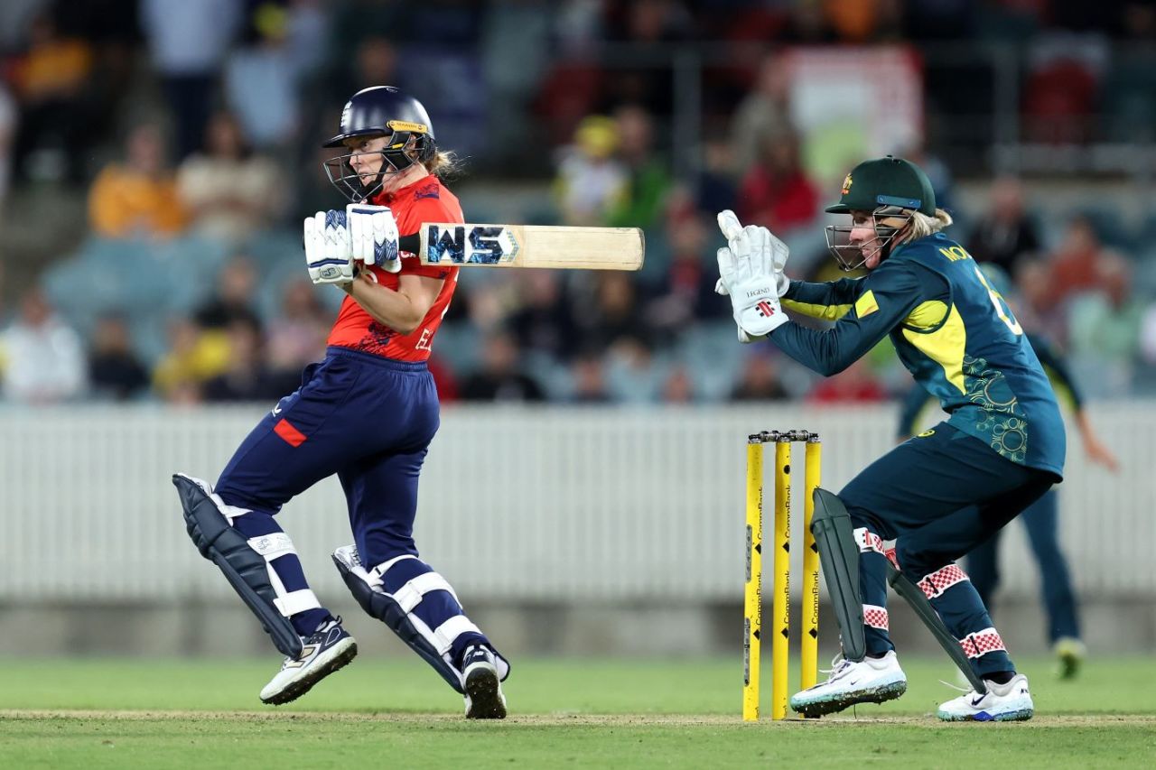 Heather Knight pulls through the legside, Australia vs England, 2nd T20I, Women's Ashes, Canberra, January 23, 2025